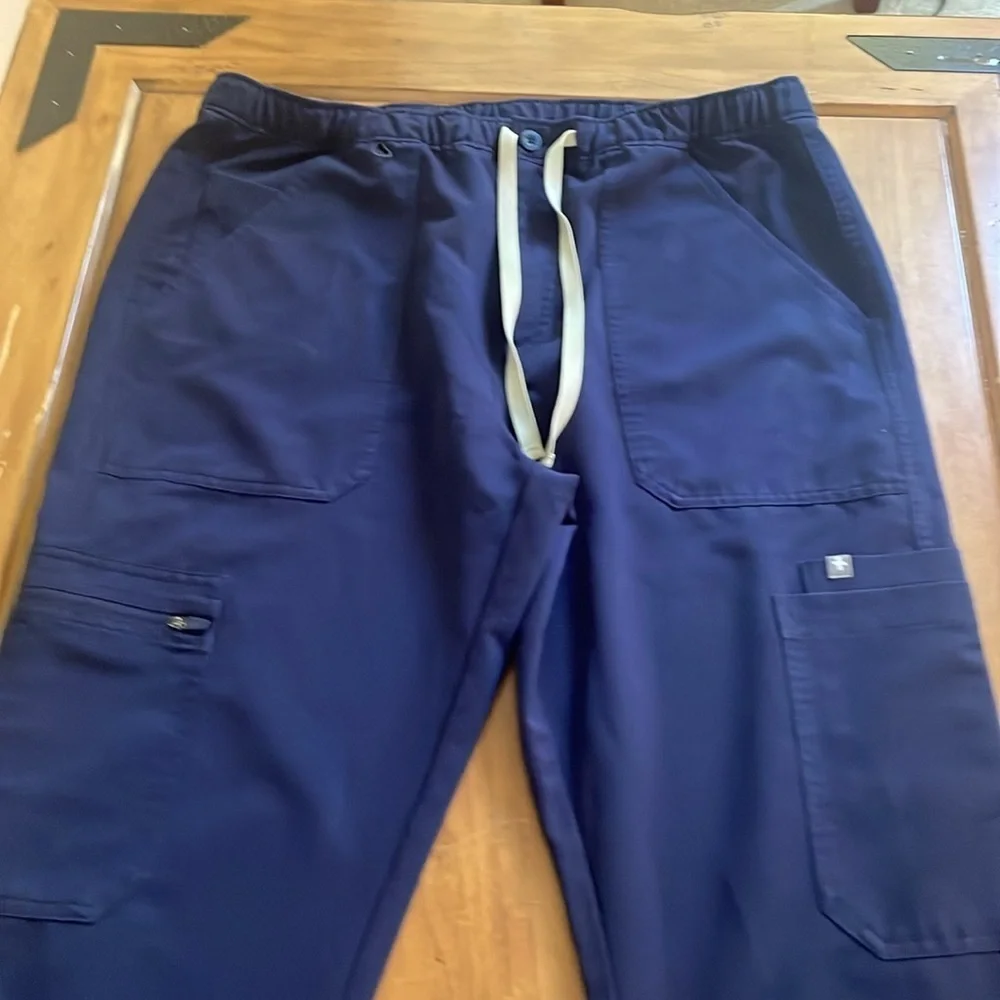 FIGS Technical Collection Pants Size Large